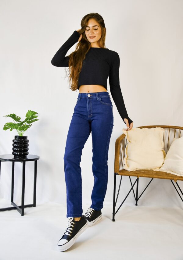 Jeans Rectos de Mujer con Tiro Medio en Azul Oscuro: La Combinación Perfecta de Estilo y Comodidad - Imagen 3