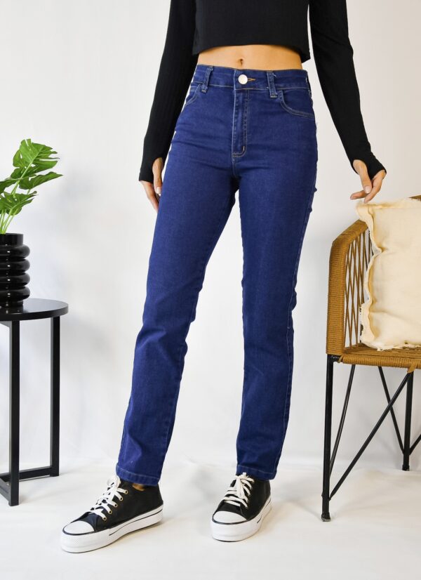 Jeans Rectos de Mujer con Tiro Medio en Azul Oscuro: La Combinación Perfecta de Estilo y Comodidad - Imagen 4